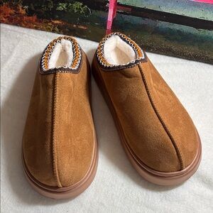 Men’s HOME Suede Slip On Tan Slippers Fur Lined Sz 44-45